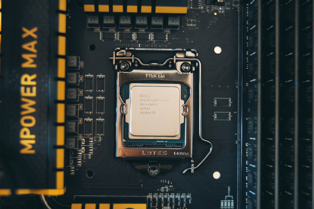 Real Intel Core i7-4790K on motherboard. Photo: Metro Wind, CC BY-SA 2.0. Reference photo, not store stock.
